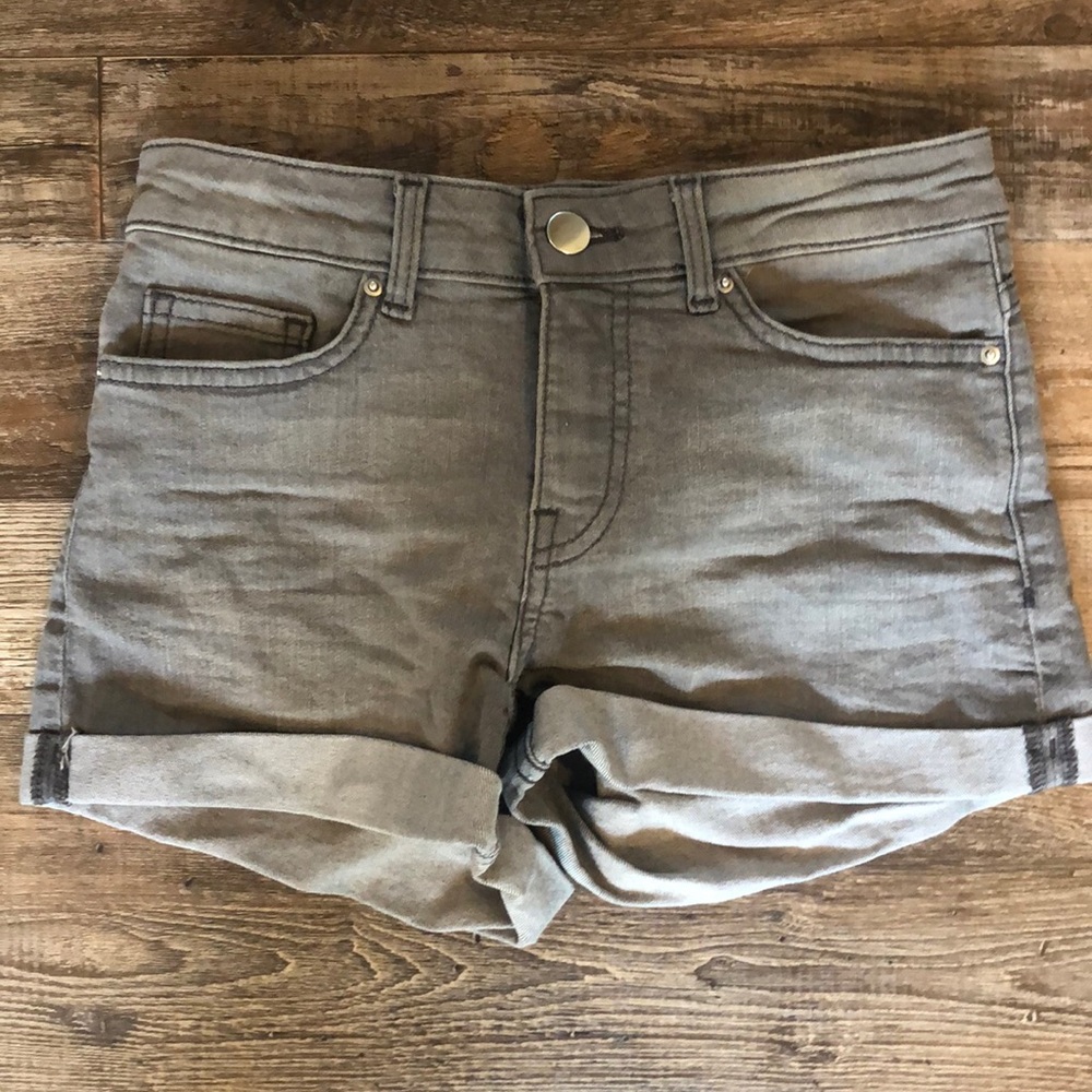 Women’s size 2 H&M shorts